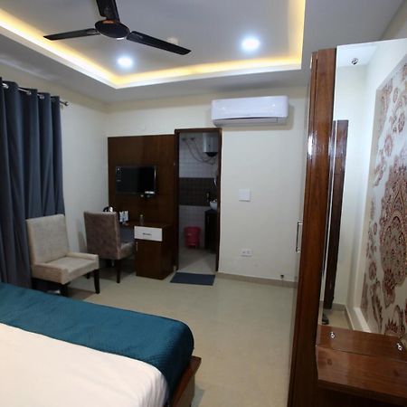 Affluence Hotel Kharar Экстерьер фото