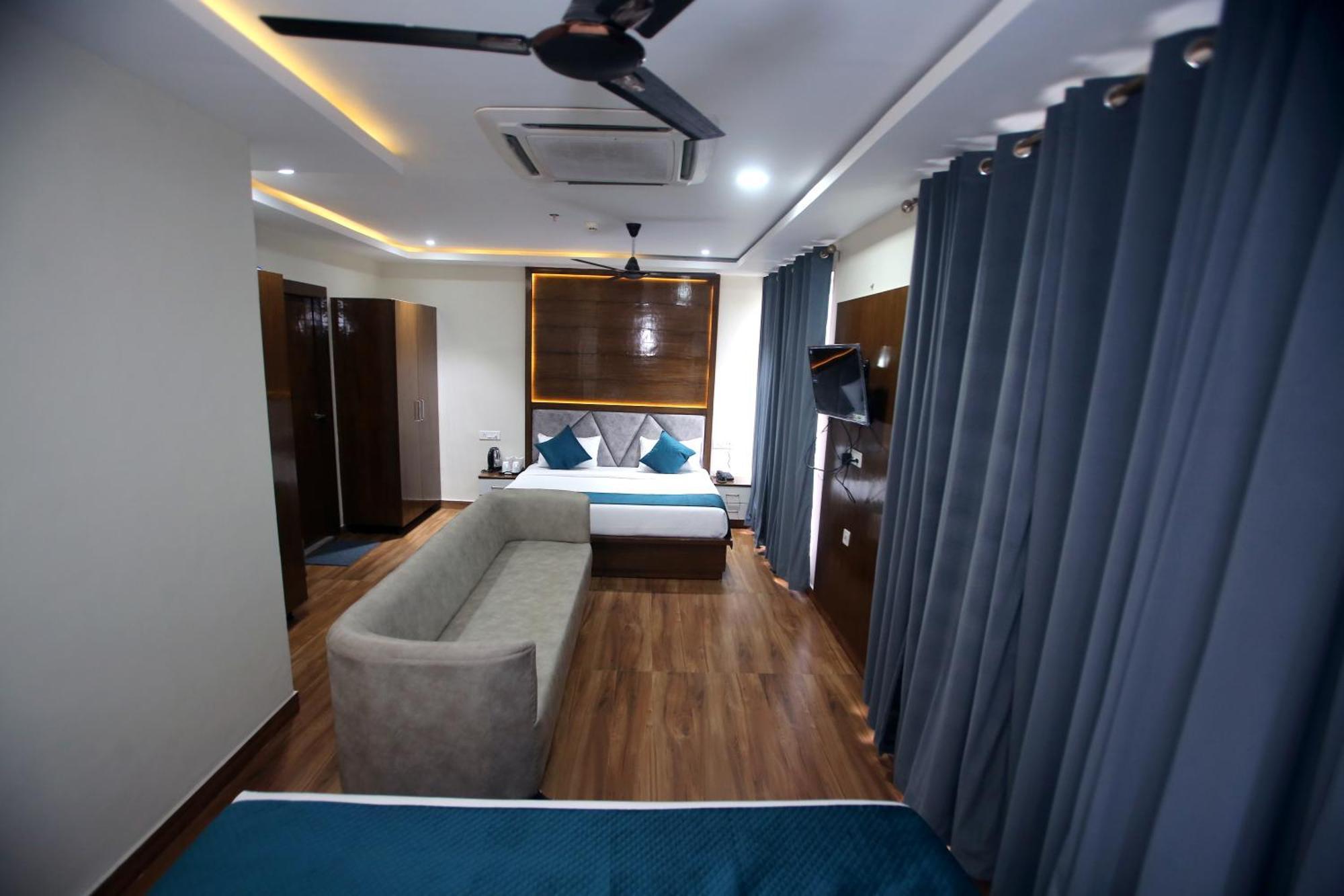 Affluence Hotel Kharar Экстерьер фото