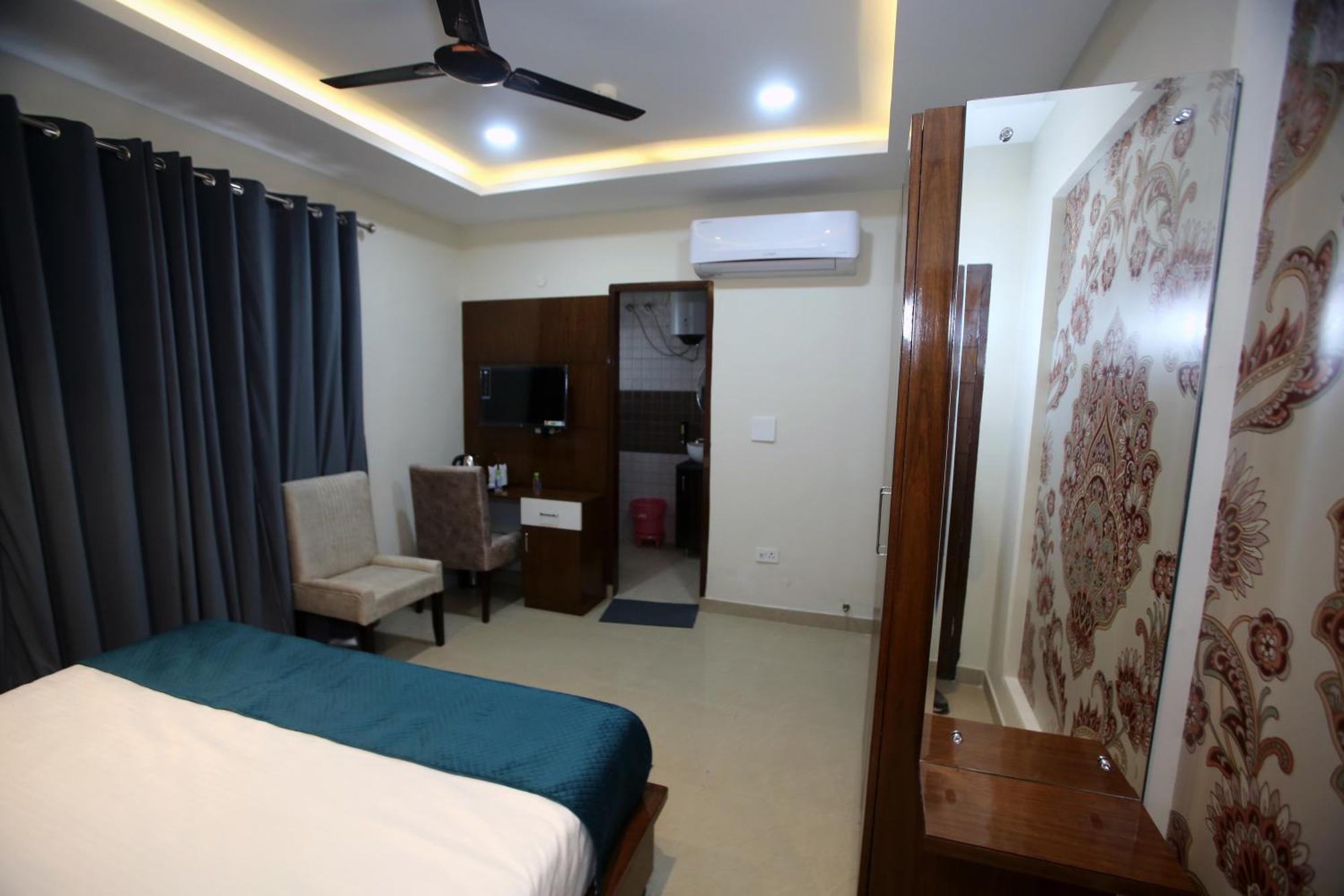 Affluence Hotel Kharar Экстерьер фото