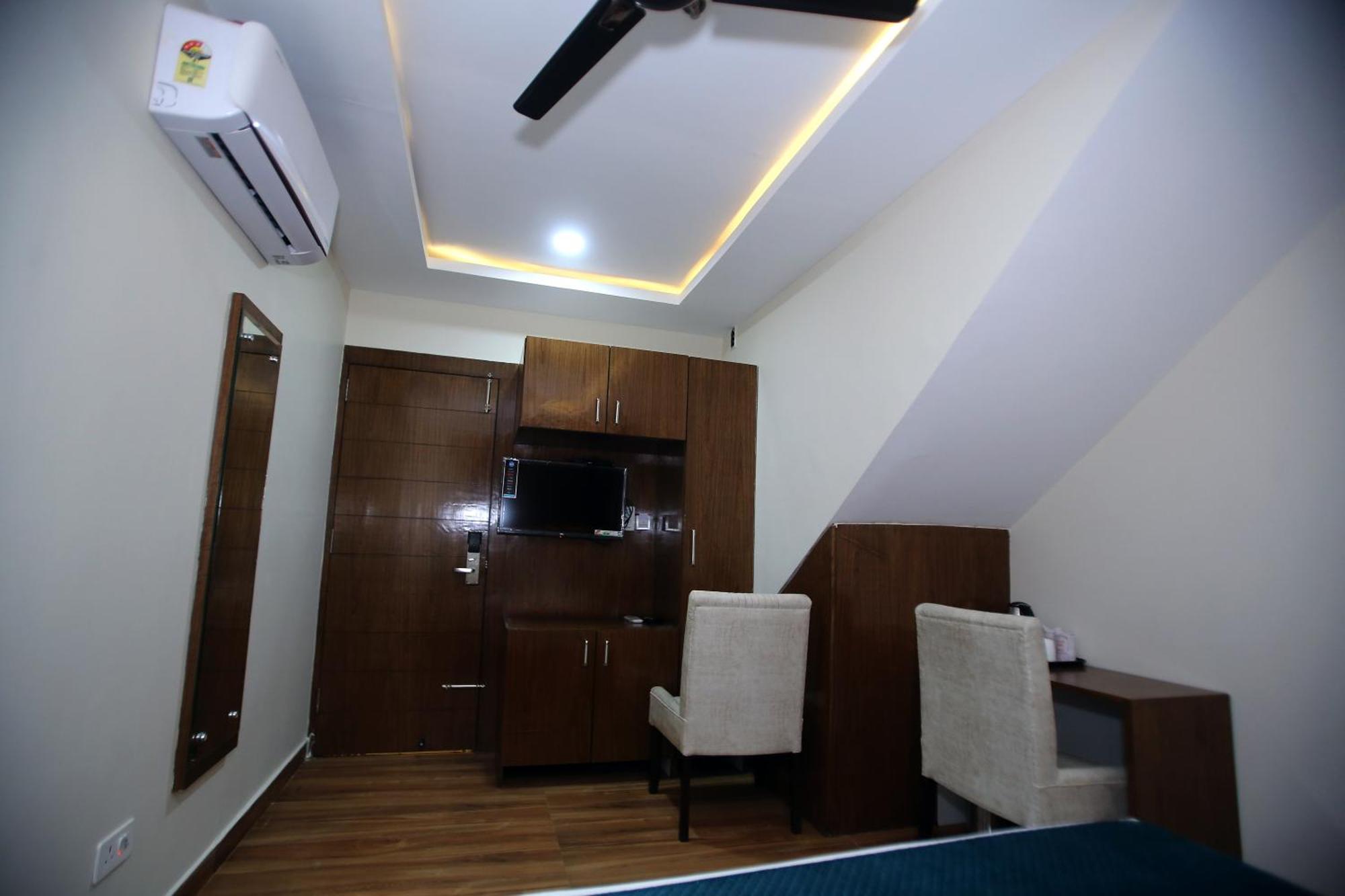 Affluence Hotel Kharar Экстерьер фото