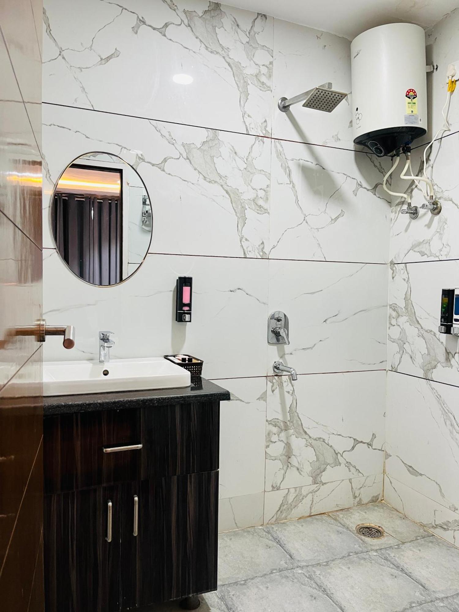 Affluence Hotel Kharar Экстерьер фото