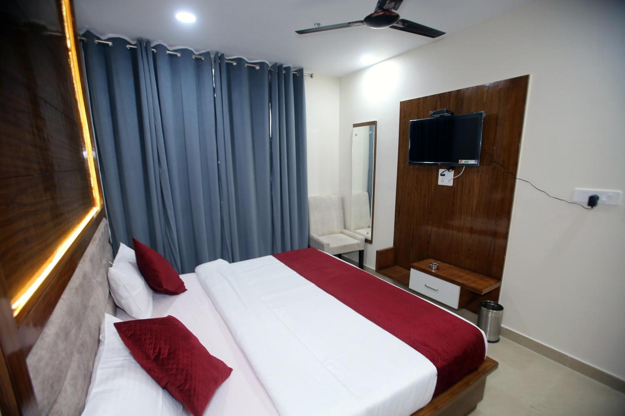 Affluence Hotel Kharar Экстерьер фото