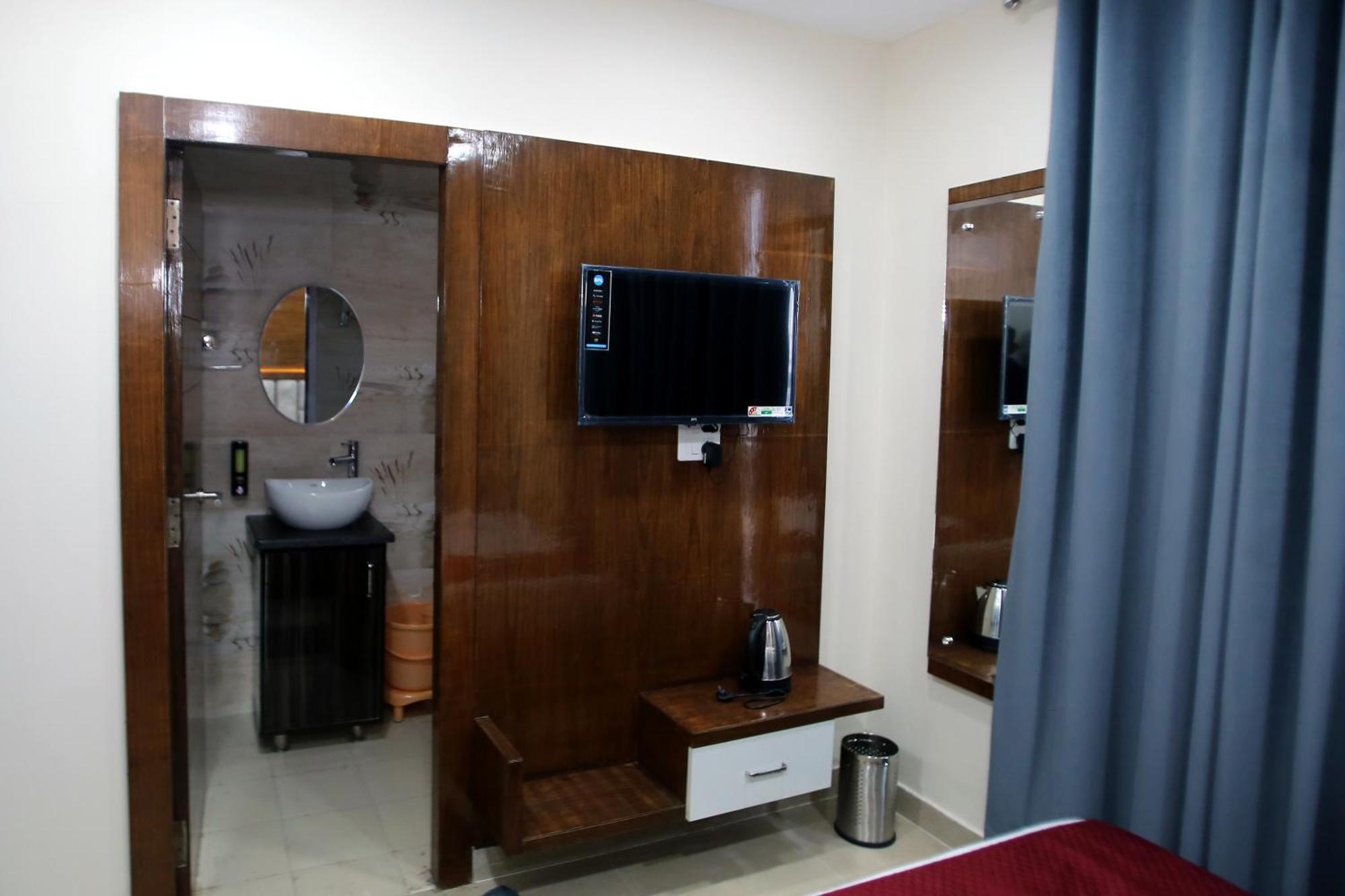 Affluence Hotel Kharar Экстерьер фото