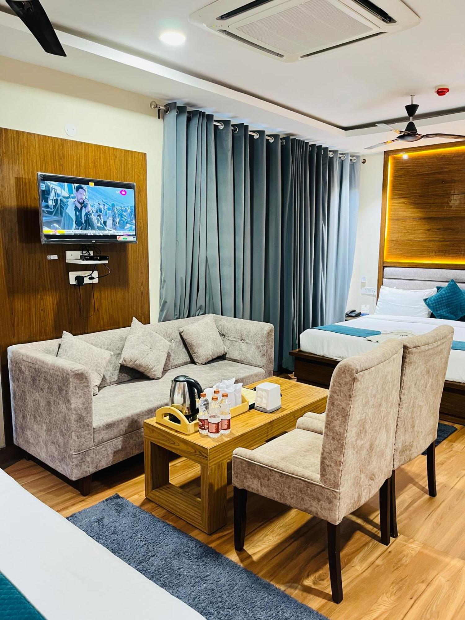 Affluence Hotel Kharar Экстерьер фото